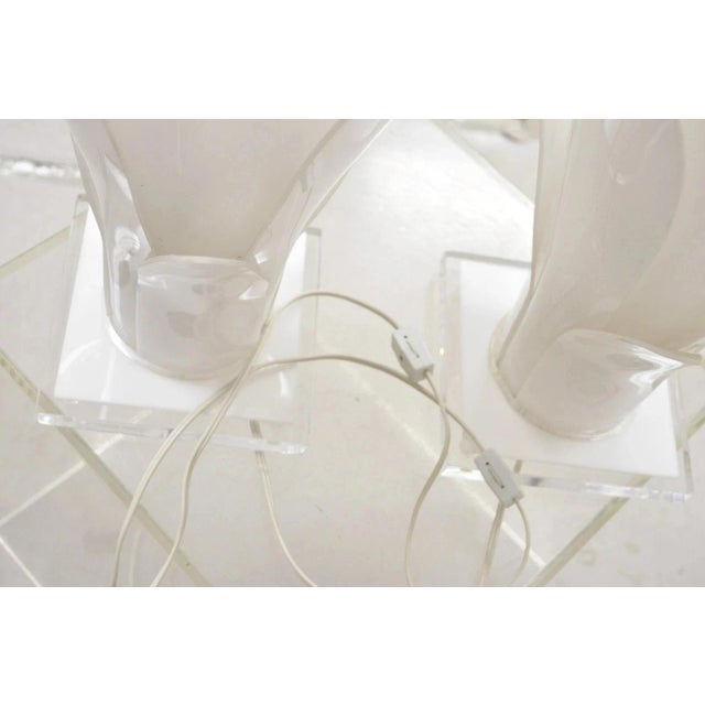 Mid 20th Century Rougier White Acrylic Lucite Tulip Flower Leaf Mid Century Table Lamps - A Pair For Sale - Image 9 of 12