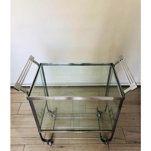 Chrome 1940s Art Deco Treitel Gratz Chrome and Glass Bar Cart For Sale - Image 8 of 10