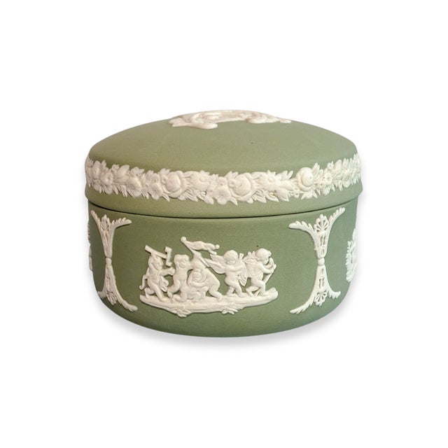 English Vintage Green Wedgwood Jasperware Classical Trinket Box With White Reliefs For Sale - Image 3 of 8