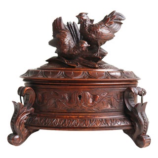 Swiss Oval Jewelry Box in Carved Walnut, 1880 For Sale