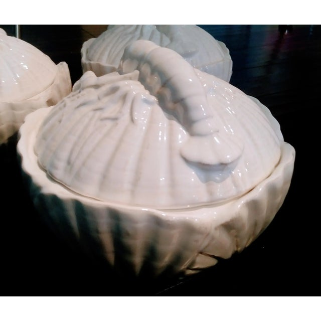 2000 - 2009 White Ceramic Coastal Lobster/ Clam Shell Fitz and Floyd Style Designed Serving Bowls With Lids Set of 3 For Sale - Image 5 of 11