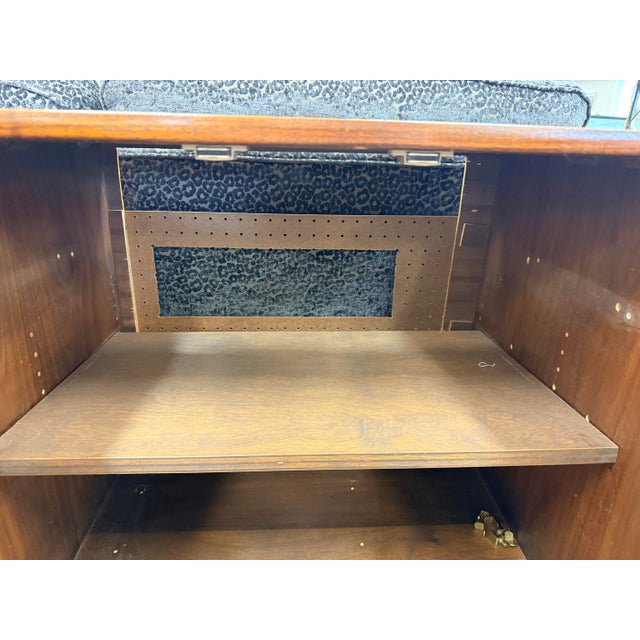 Mid 20th Century Mid Century Foster McDavid Walnut Credenza Sideboard Console Cabinet For Sale - Image 5 of 9