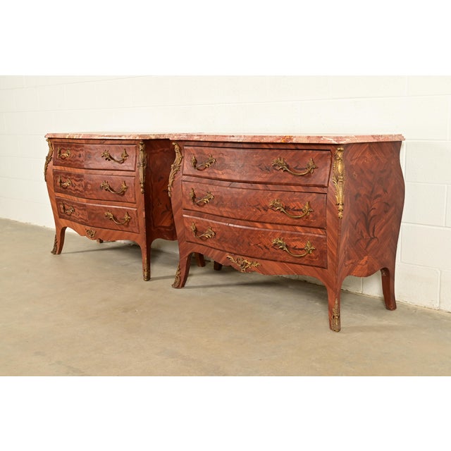 French Provincial Paul Sormani Style Antique French Provincial Louis XV Kingwood Inlaid Marquetry Marble Top Commodes With Mounted Ormolu | Pair For Sale - Image 3 of 15