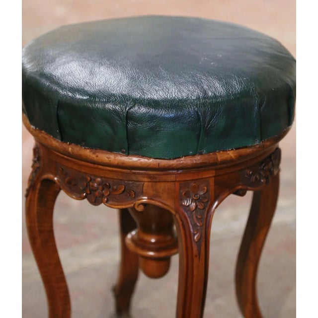 French 19th Century French Louis XV Walnut Adjustable Piano Stool For Sale - Image 3 of 12