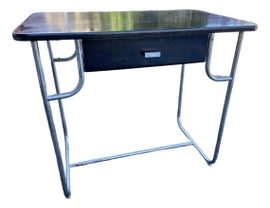 Example of KEM Weber Desks