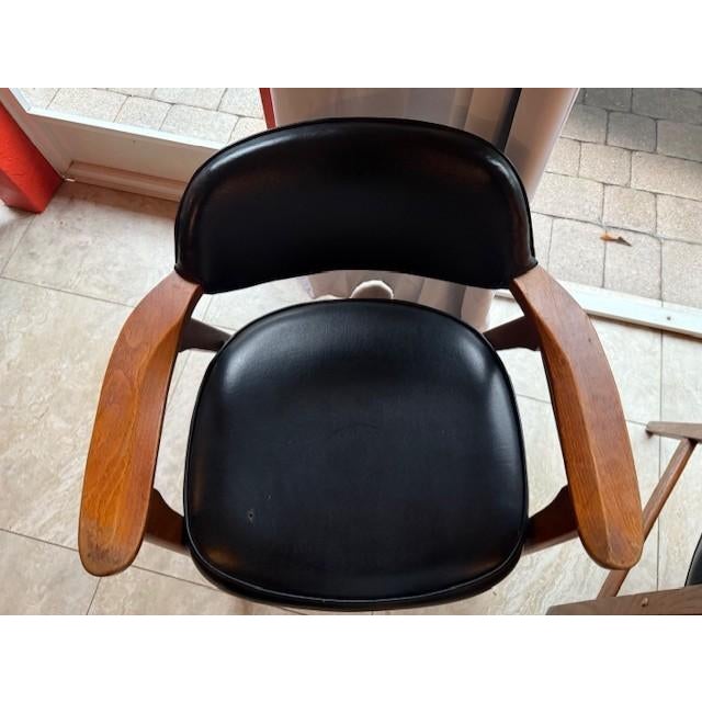 Pair of Vintage Mid-Century Modern Walnut HON Arm Chairs – Danish Modern Style – c.1964–1970 This beautifully crafted pair...