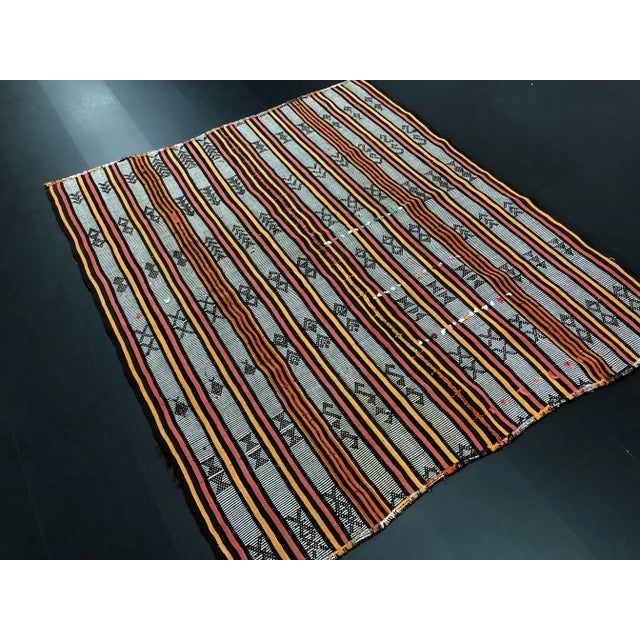 Textile 1960s Vintage Turkish Nomadic Wool Natural Boho Area Kilim Rug- 5′8″ × 6′7″ For Sale - Image 7 of 11