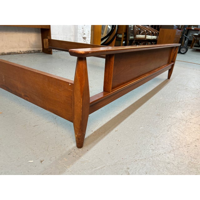 Mid 20th Century Mid-Century Modern Walnut Queen Bed Frame For Sale - Image 5 of 14
