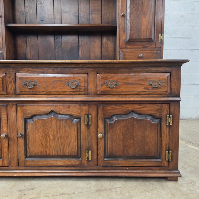 Mid 20th Century English Oak Paneled 5 Door & 3 Drawer Dresser and Rack With Shaped Frieze For Sale - Image 10 of 18