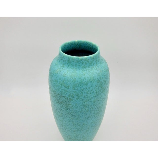 1930s English Pilkingtons Royal Lancastrian Green Vase With Mottled Matte Glaze For Sale In Los Angeles - Image 6 of 9