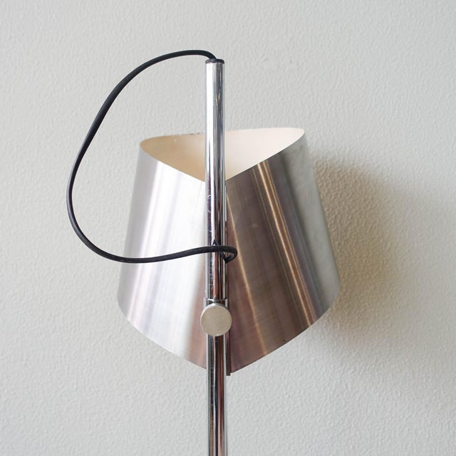 French Sculptural Ruban Floor Lamp by Jacques Charles for Maison Charles, 1960s For Sale - Image 15 of 17