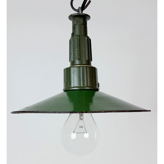 1960s Industrial Green Enamel Military Pendant Lamp with Cast Aluminium Top, 1960s For Sale - Image 5 of 18