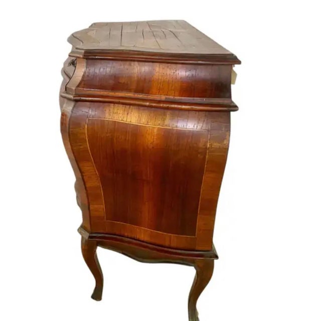 Italian Inlaid Walnut Bombé Commodes, Baroque Style, Mid-20th Century For Sale - Image 13 of 18