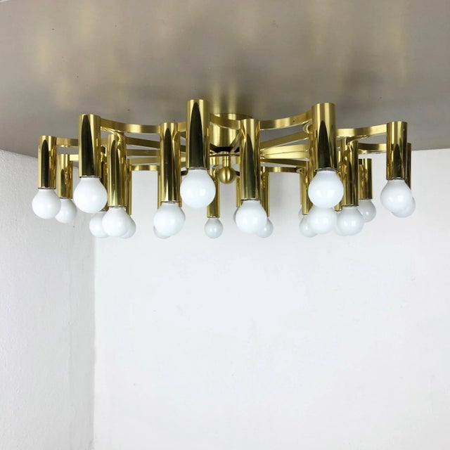 Modern Gigantic Brass 24 Bulb Flush Mount Ceiling Light in the style of Stilnovo, Italy, 1960s For Sale - Image 3 of 18