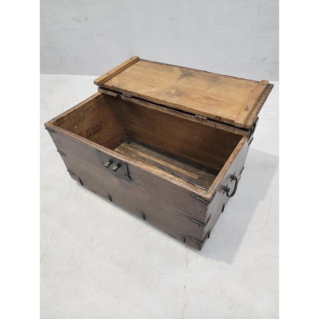 Early 20th Century Antique Korean Tansu Bandaji Storage Chest For Sale - Image 5 of 5