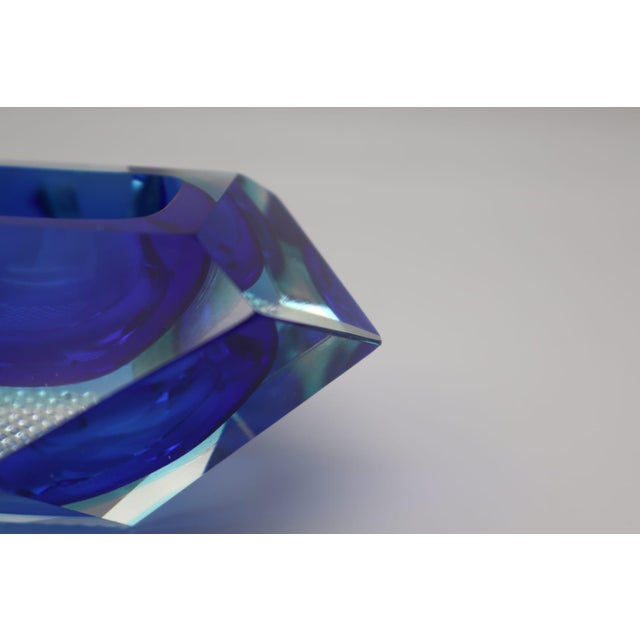 1960s Mid-Century Modern Murano Sommerso Faceted Glass Vide-Poche by Flavio Poli for Seguso, 1960s For Sale - Image 5 of 6