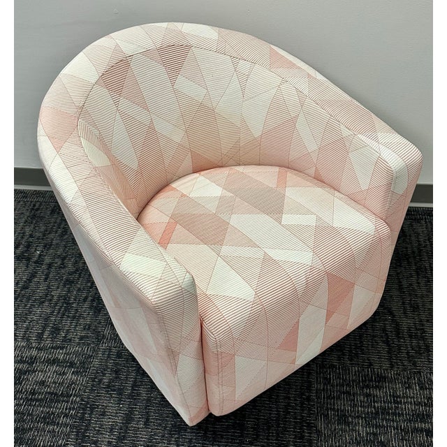 Set of 5 Steelcase Turnstone Jenny Low Club Lounge Chairs Pink Geometric Pattern For Sale In Boston - Image 6 of 12