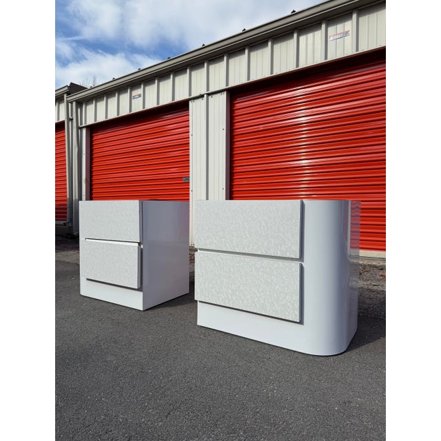 1980s Pair of Postmodern Curved Nightstands, Set of 2 For Sale In Kansas City - Image 6 of 12