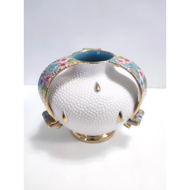 Vintage White and Gold Deruta Earthenware Vase with Multicolored Flowers, Italy, 1950s For Sale - Image 14 of 14