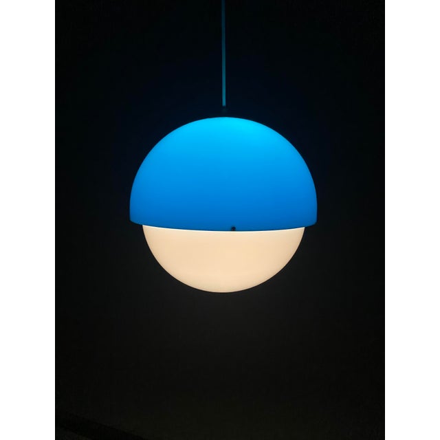 Kartell Model 4021 Blue Methacrylate Pendant Lamp by Luigi Bandini Buti for Kartell, Italy, 1960s For Sale - Image 4 of 18