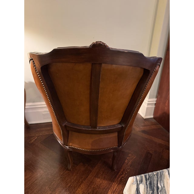French 1940s French Louis XV-Style Leather Loveseat With Pair of Bergère Chairs – Hand-Finished Brown Leather For Sale - Image 3 of 8
