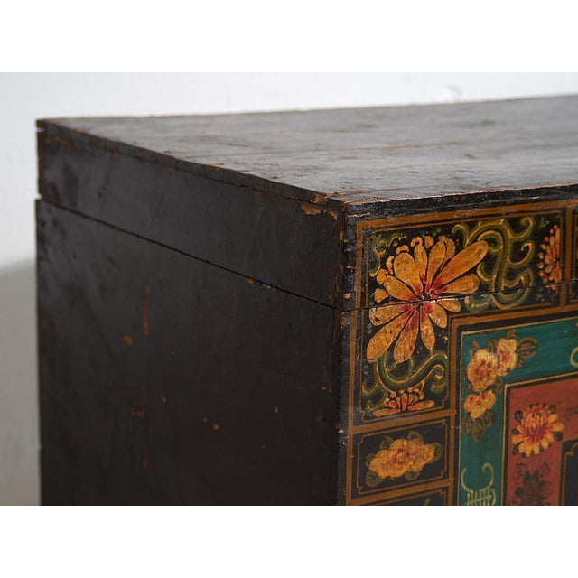 Antique Chinese Dark Colored Floral Patterned Trunk, 1900s For Sale - Image 3 of 15