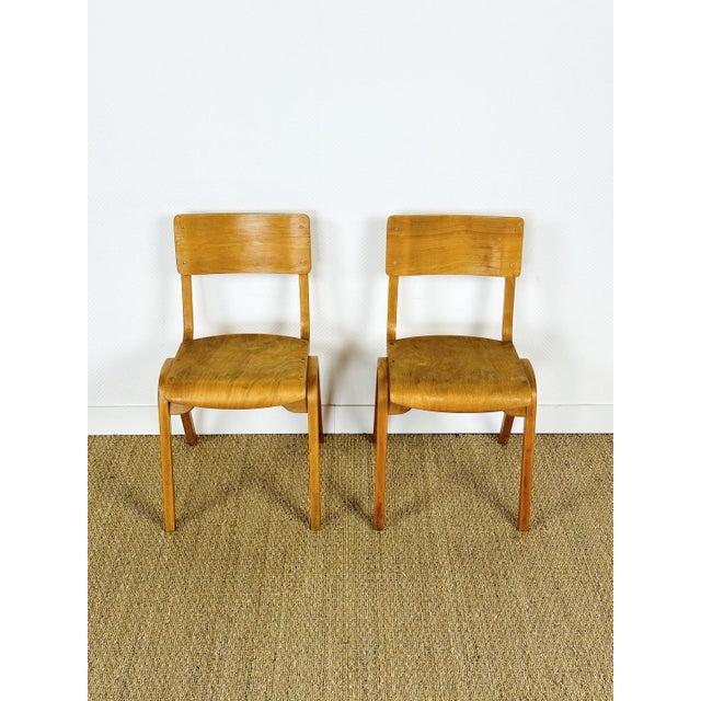 2 vintage beech school chairs dating from the sixties. dimensions: h74.5 l41 d48 ha44.5