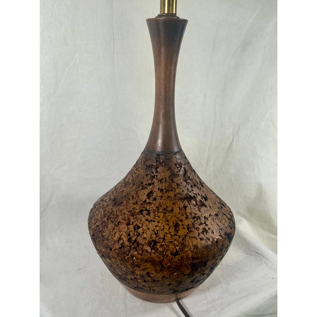 1960s Mid-Century Modern Sculptural Teardrop Cork and Walnut Table Lamp With Original Pleated Shade For Sale - Image 11 of 13