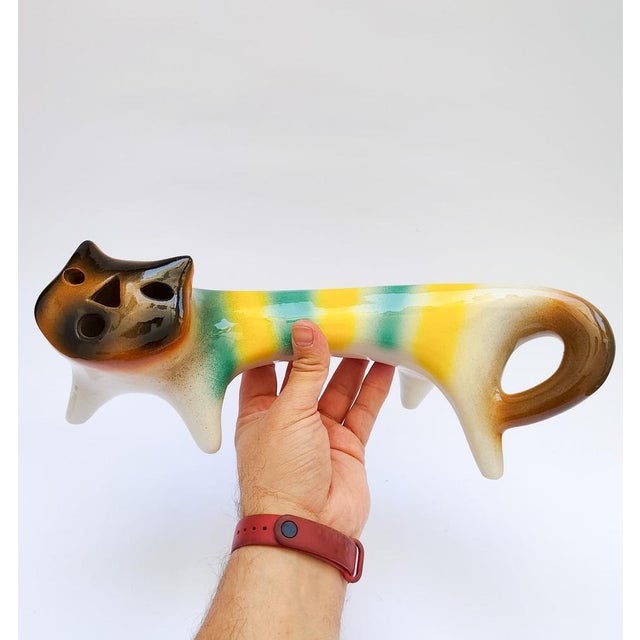 Ceramic figurine depicting a cat in a Futurist style Roberto Rigon Manufacture, signed under the base Vintage This piece...