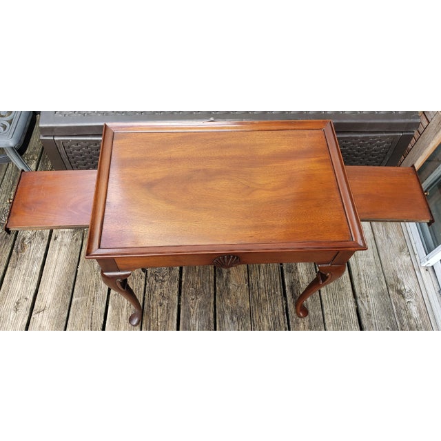 1950s English Mahogany Queen Anne Tray Top Tea Table by Hickory Chair For Sale - Image 4 of 13
