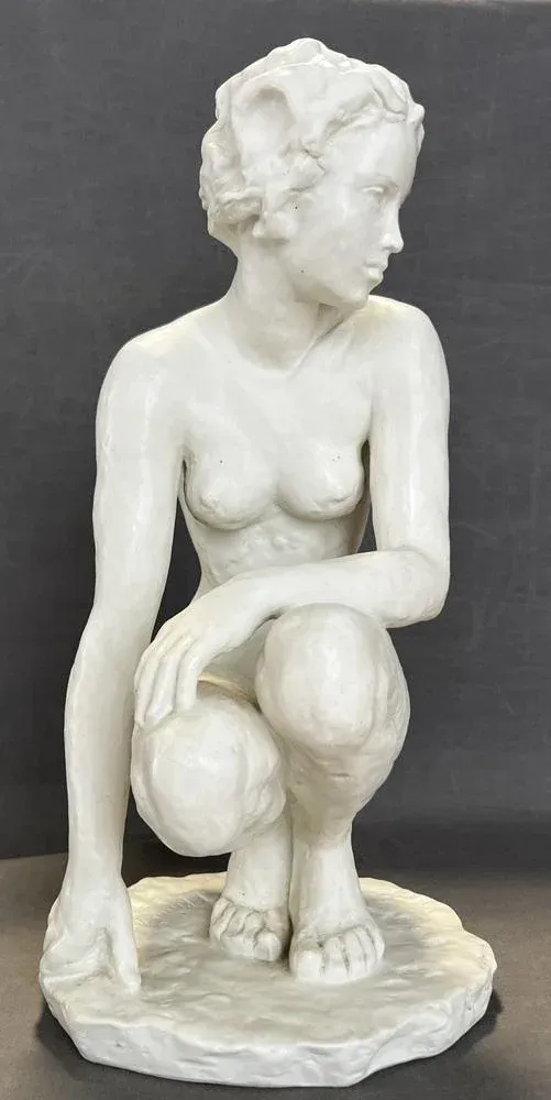 porcelain-sculpture-of-