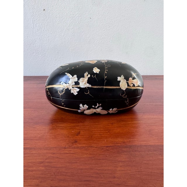 Japanese Japanese Hand-Carved Melon Form Black Lacquer Box With Mother of Pearl Inlay For Sale - Image 3 of 12
