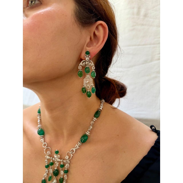 Metal 176ct Large Bead Emerald & 27 Ct Diamond Necklace & Earring Bridal Suite 18 Kt For Sale - Image 7 of 8