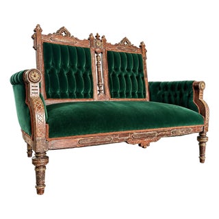 19th Century Antique Victorian Eastlake Settee, Carved Walnut With Tufted Emerald Green Velvet, Gothic Crest For Sale