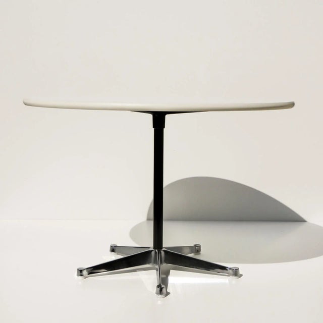 Mid-Century Modern Dining or Conference Table in White and Chrome by Charles & Ray Eames for Herman Miller, 1960s For Sale - Image 3 of 7
