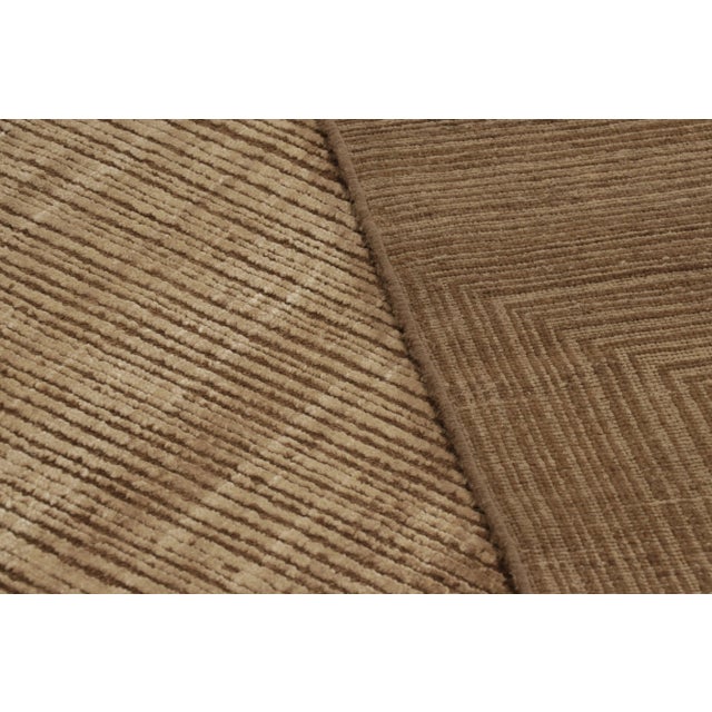 Beige Rug & Kilim’s Modern Rug in Dual-Toned Geometric Pattern For Sale - Image 8 of 8