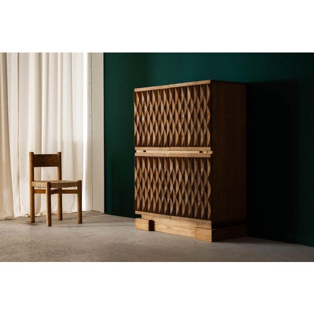 A rare and masterfully crafted example of Belgian brutalist design from the 1970s, this bar cabinet from the Niagara...