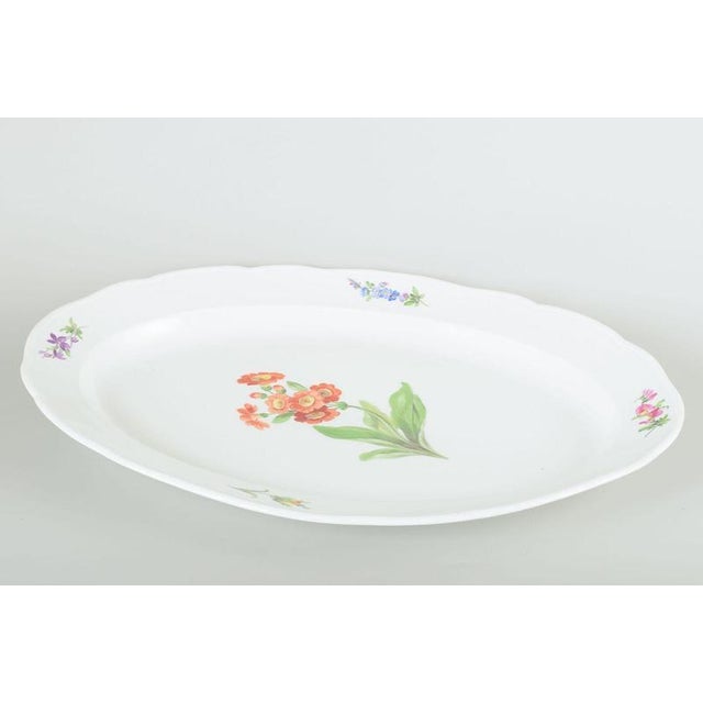 Meissen Two dinner plates, c. 1930s. Two porcelain plates, hand-painted with multicoloured floral decorations. Classic...