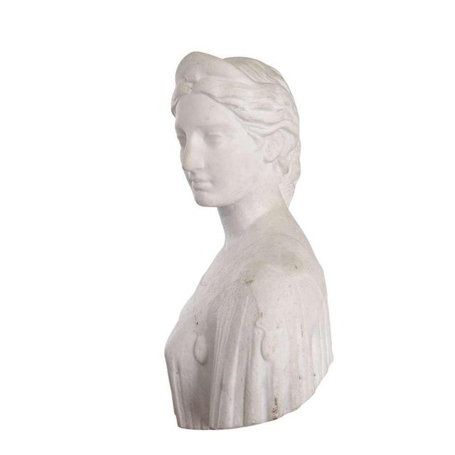 Mid 19th Century White Carrara Marble Bust of a Woman attributed to Hiram Powers, 1860s For Sale - Image 5 of 8