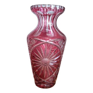 Large Bohemian Belle Époque Wheel-Cut Red Overlay Crystal Vase, 1890s For Sale