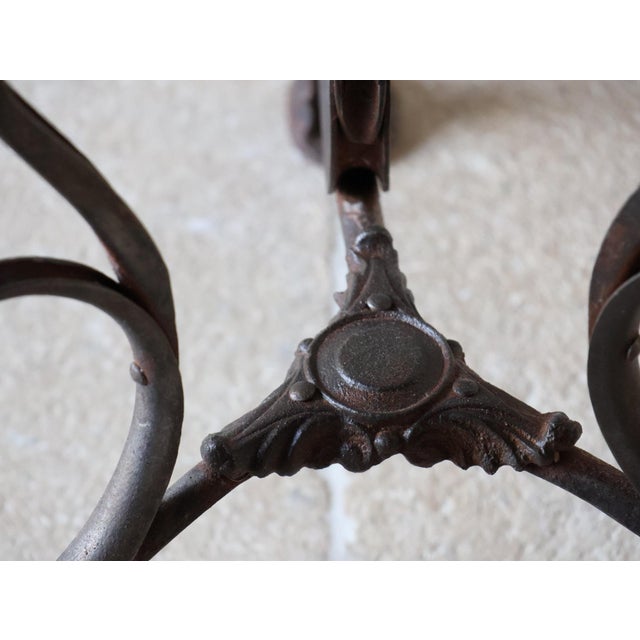 French Antique Arras Bistro Table in Wrought Iron with Horseshoe Feet, 1890s For Sale - Image 5 of 12
