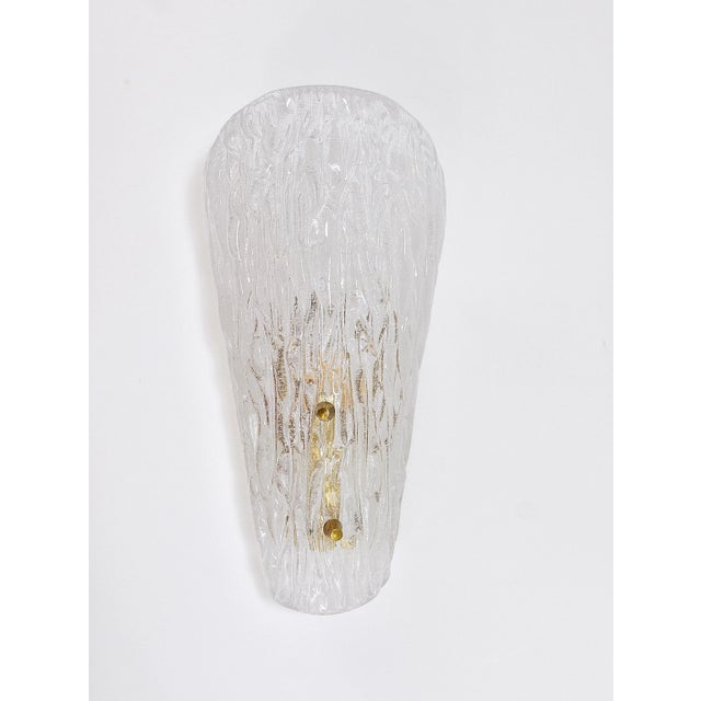 Mid-Century Modern Austrian Wall Light in Brass and Textured Glass by J. T. Kalmar for Kalmar, 1950s For Sale - Image 9 of 11