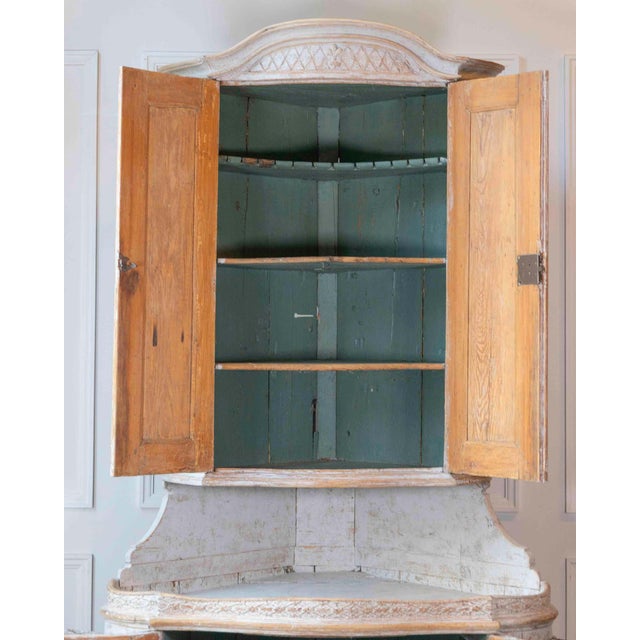 Swedish Gustavian Period Two-Part Corner Cabinet with Original Paint, Late 18th For Sale - Image 9 of 13