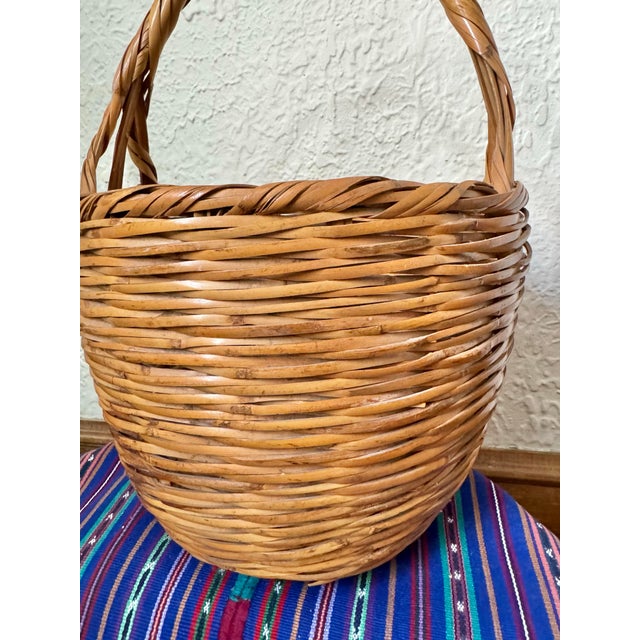 Farmhouse Late 20th Century Vintage Large Split Cane Gathering Basket With Handle For Sale - Image 3 of 9