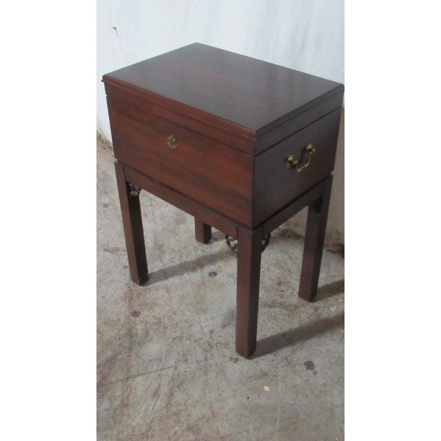 Item: Ethan Allen Table Details: Cherry Great Designer Look/Quality Piece Chippendale Style Beautiful Woodgrain Georgian...