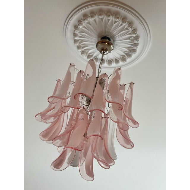 Pink Murano Chandelier in the style of Mazzega For Sale - Image 5 of 8