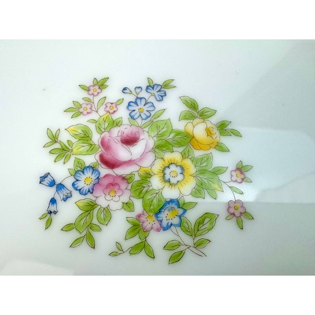 Ceramic 1930's Art Deco Meito Japan Hand-Painted Porcelain Dinner Plates, Set of 8 – Gilt & Emerald Cartouche Design For Sale - Image 7 of 15