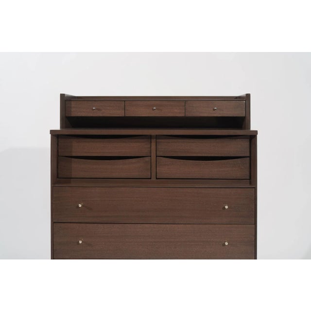 Brown 1950s Attributed to Paul McCobb Gentleman's Chest of Drawers in Mahogany For Sale - Image 8 of 12