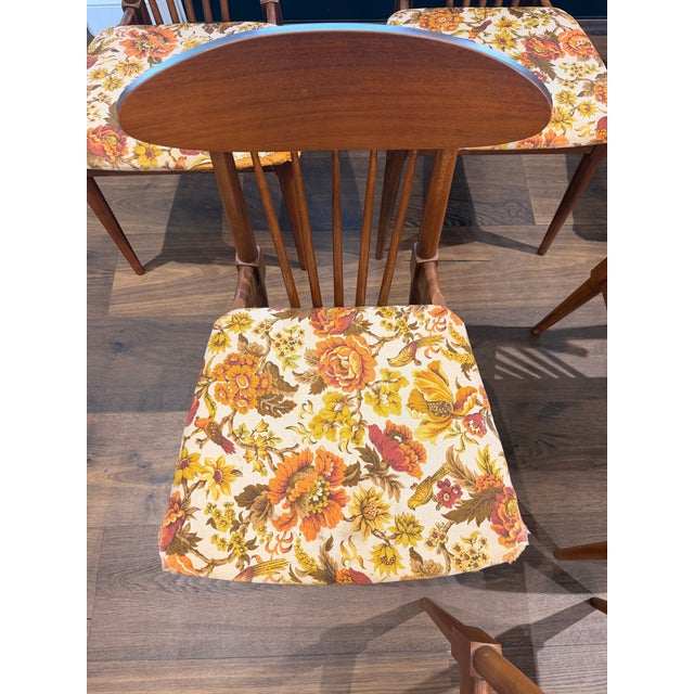 Broyhill Mid-Century Modern Broyhill Sculptra Attributed Dining Chairs – Set of 6 With Captain Chair – Walnut For Sale - Image 4 of 17