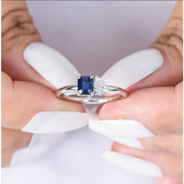 Natural 0.69cts blue sapphire & 0.26 cts diamond ring in 14k gold For Sale - Image 9 of 18